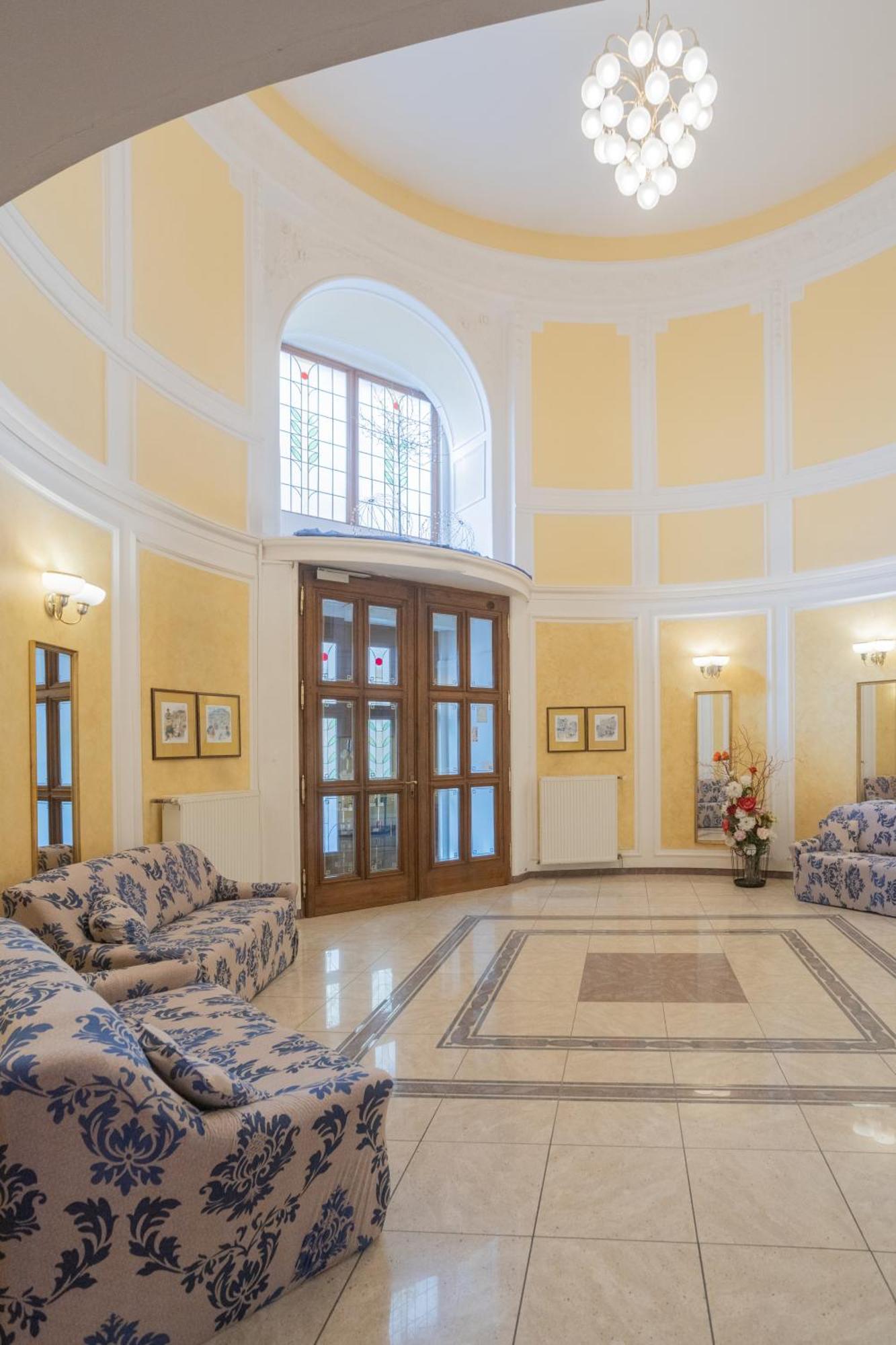 Hotel Flora Mariánské Lázně Esterno foto
