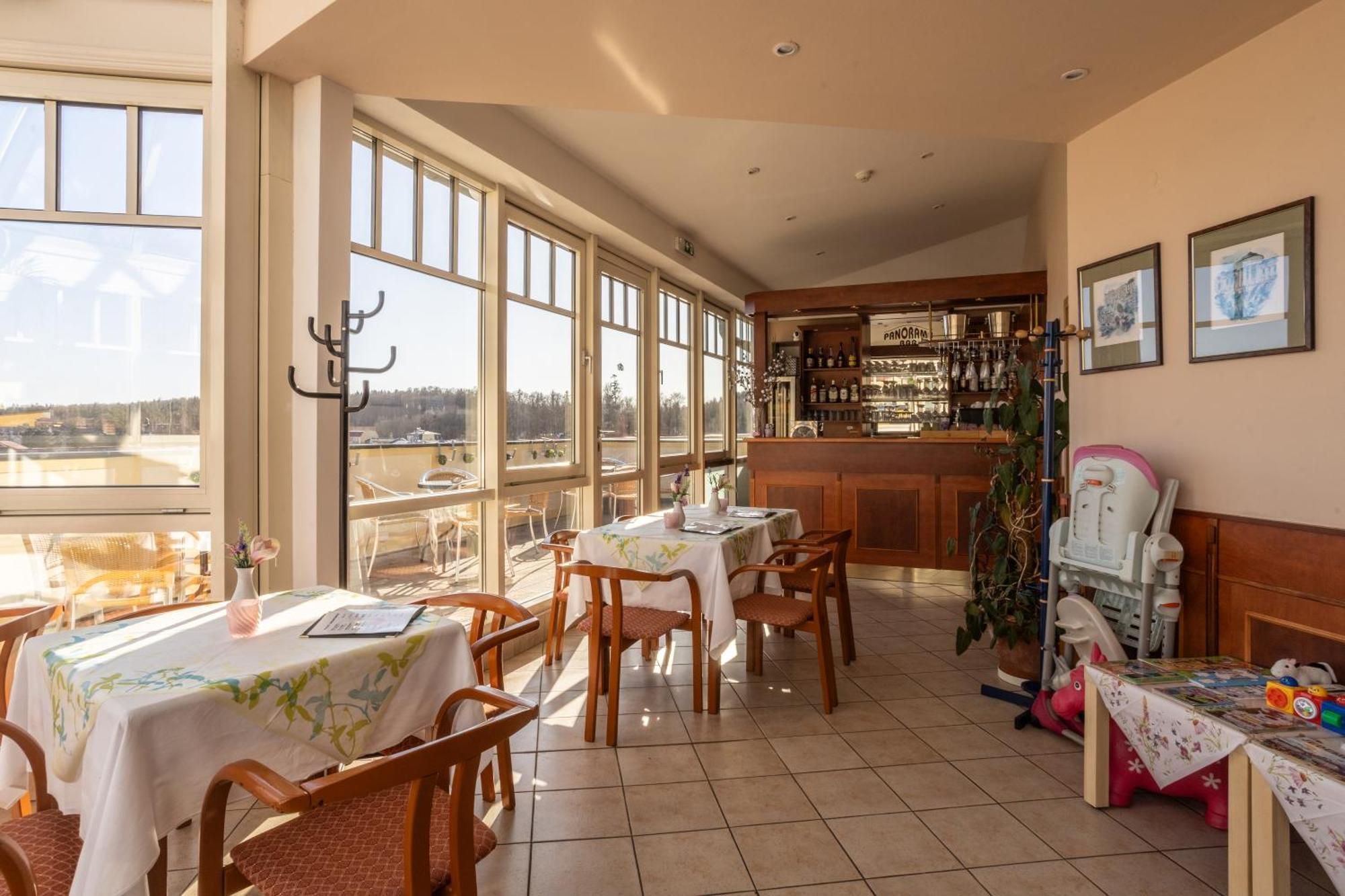 Hotel Flora Mariánské Lázně Esterno foto