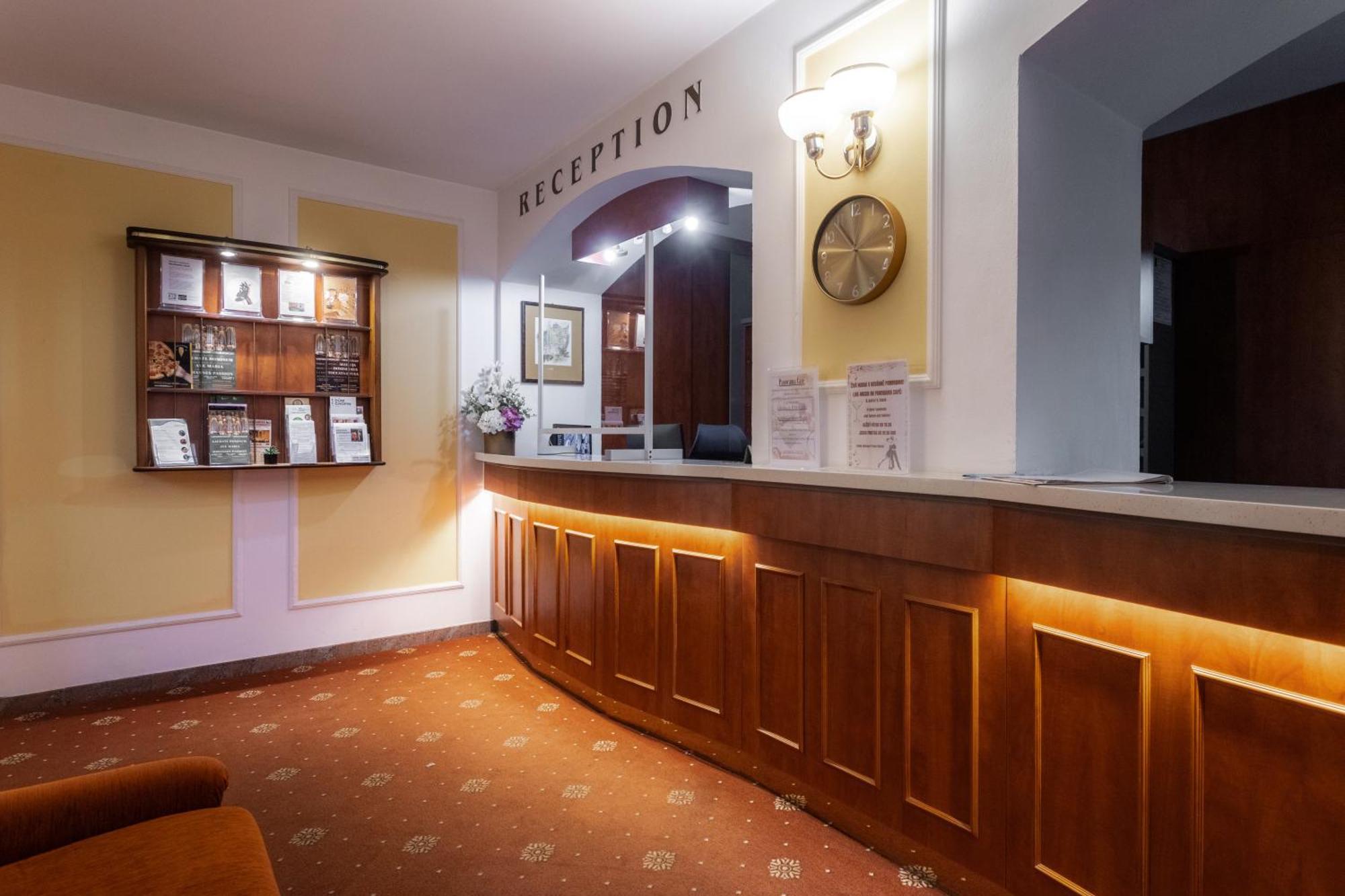 Hotel Flora Mariánské Lázně Esterno foto
